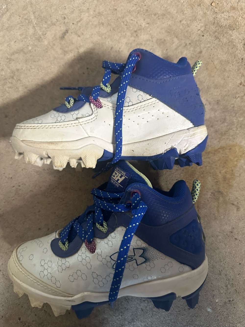 Under Armour Kids White and Royal Blue baseball Cleats size 10k